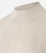 Blusa de punto de manga larga con cuello alto y diseño acanalado, confeccionada en una mezcla de viscosa y poliamida.