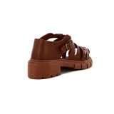 Sandalias de mujer negras con tiras anchas entrecruzadas y hebilla lateral. Plataforma con suela track.