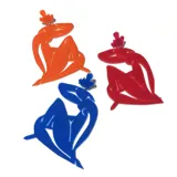 Par de aros colgantes con forma de silueta femenina sentada, inspirados en las obras de Henri Matisse.