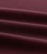 Buzo deportivo color verde claro, de manga larga y cuello redondo. Confeccionado en tejido de poliéster, viscosa y elastano.