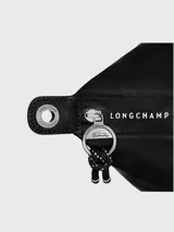 Bolso de mano y bandolera Longchamp modelo Le Pliage Energy S, color negro. Presenta un diseño estructurado con cierre de solapa frontal con botón a presión, doble asa corta y correa larga ajustable y extraíble.