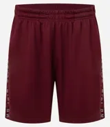 Bermuda deportiva para hombre, color bordó, con tecnología Dry que facilita la evaporación del sudor. Presenta cintura elástica con cordón interno, bolsillos y estampa lateral con lettering.