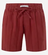 Bermuda recta de playa en color blanco roto, confeccionada en algodón texturizado con efecto de rayas verticales. Posee cintura elástica con cordón ajustable.