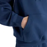 Canguro New Balance de color azul con capucha y cordones ajustables. Presenta un diseño de mangas raglán con ribetes blancos, bolsillo tipo canguro frontal y el logo de la marca estampado en el pecho.