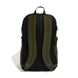 Mochila Adidas modelo Power, de color verde militar con base negra y detalles reflectantes. Cuenta con el logo de la marca en la parte frontal y tiras ajustables.
