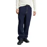 Pantalon de jean azul oscuro de corte holgado y diseño recto, con costuras en contraste color ocre, cinco bolsillos tradicionales y un bolsillo utilitario lateral en la pierna.