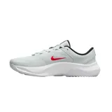 Championes Nike modelo Legend Essential 3, color negro con suela blanca y logo Swoosh en blanco. Diseño de malla transpirable con refuerzos laterales, ideal para entrenamiento.