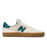 Championes New Balance Numeric 272, diseñados para skate, con capellada de gamuza y materiales sintéticos en tono crema, detalles en verde azulado y suela de goma color caramelo.