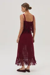 Top tejido color bordó con lurex, breteles anchos y flecos en el frente y espalda.