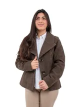 Blazer marrón de corte entallado, con cuello solapa y cierre frontal con dos botones.