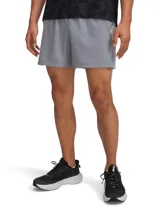 Short deportivo Under Armour modelo Launch Pro 5, de color gris, con tejido ultraligero y elástico, cintura elástica con cordón y forro interior de malla.