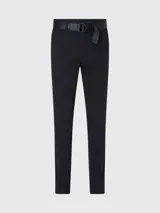 Pantalón chino de sarga elástica, color negro, de corte slim y talle medio. Incluye cinturón con hebilla en forma de D.