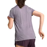 Remera deportiva Puma de manga corta con tecnología dryCELL que absorbe la humedad. Presenta un diseño jaspeado en color lila, cuello redondo y el logo del felino de la marca estampado en el pecho.