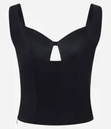 Blusa cropped de bengalina color negro, con escote corazón, recorte central en el pecho y breteles anchos estructurados.