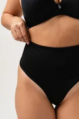 Colaless de tiro alto color piel, confeccionada en lycra con faja abdominal de lycra reforzada y contención media.