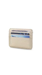 Tarjetero de símil cuero color beige con visor frontal transparente y ranuras para tarjetas.
