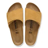 Sandalias Leve modelo Sylt Cork Brown, color marrón tostado, con una sola tira ancha ajustable en el empeine, plantilla anatómica y suela de corcho con base de goma.