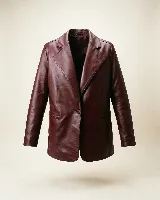 Blazer de cuero bovino color bordó, con silueta entallada, solapas clásicas y cierre frontal con un botón. Presenta mangas largas con detalles fruncidos que aportan textura.