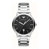 Reloj analógico Emporio Armani modelo Ruggero con caja de acero inoxidable de 43mm, esfera negra con indicadores plateados, ventana de fecha y correa de eslabones de acero plateado.