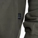 Buzo hoodie color verde oliva con logo Merrell estampado en el pecho. Confeccionado en algodón reciclado con interior de semi-lana.