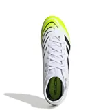 Championes de fútbol Adidas Predator Club con diseño de botín, color blanco con detalles en negro y amarillo neón. Presenta el logo de Predator en el lateral y suela con tapones para césped natural.