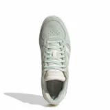 Championes Adidas Breaknet Sleek de mujer, color verde claro con detalles en blanco. Confeccionados en gamuza con las clásicas tres tiras de la marca en los laterales.