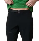 Pantalón de senderismo Columbia modelo Titan Pass, color negro, con diseño técnico de alto rendimiento. Cuenta con bolsillos laterales y bolsillo cargo con cierre, cintura elástica con cinturón integrado y tejido elástico en cuatro direcciones con tecnología de repelencia avanzada.