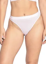 Bombacha colaless color rosa claro, confeccionada en tejido acanalado con ribete en los bordes de las piernas y cintura suave.