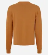 Suéter negro de punto leve, corte boxy, cuello redondo y mangas largas con puños y bajo acanalados.