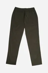 Pantalón jogger color beige, confeccionado en algodón y lino con un tejido diferenciado. Cuenta con cintura elástica con cordón ajustable, bolsillos laterales y traseros, y un logo estampado.