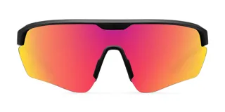 Lentes de sol estilo deportivo tipo pantalla con montura de policarbonato negro y lentes reflectantes con degradado de rojo a amarillo.