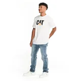 Jeans de hombre de mezclilla (denim) color azul claro desgastado (light stone), corte slim, con cierre de cremallera y botón, diseño de cinco bolsillos y parche con logo CAT en la parte trasera de la cintura.