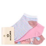 Pack de tres pares de medias de corte bajo. Un par a rayas horizontales blancas, celestes y marrones. Un par color rosa liso. Un par con estampado de flores celestes y marrones.