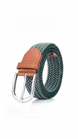 Cinto unisex de diseño trenzado elástico en color azul marino, con punteras y pasador de cuero sintético en tono marrón y hebilla metálica plateada.