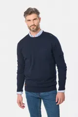 Buzo tejido azul marino de algodón y cashmere, de tejido liviano y cuello redondo.