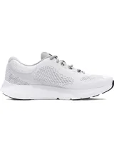 Championes de running Under Armour modelo Charged Rogue 4, color blanco con logo negro en el lateral. Presentan una parte superior de malla técnica transpirable, plantilla Deluxe Comfort System y entresuela Charged Cushioning para mayor amortiguación y respuesta.