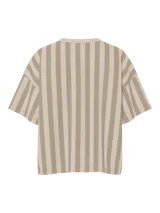Remera a rayas color beige y blanco, de manga corta, cuello redondo, hombros caídos y calce holgado, confeccionada en tejido de punto rizo.