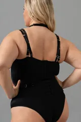 Body corset negro con aro, confeccionado en lycra. Breteles elásticos regulables con detalles de aros y ballenas en la delantera.