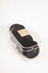 Set de gomitas de pelo negras elásticas.