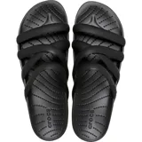 Sandalias Crocs Splash Strappy color negro, con tiras finas y plantilla ahuecada.