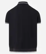 Polo de hombre marca Marfinno, confeccionada en tejido de media malla con textura rayada. Presenta cuello polo con botones y mangas cortas con terminaciones en rib con detalles contrastantes.
