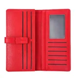 Billetera amarilla de cuero sintético con cierre de presilla y logo metálico de la marca Terrano. Interior con múltiples compartimentos para tarjetas y billetes.