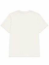 Remera color off-white con cuello redondo y manga corta, de corte clásico. Cuenta con un diseño gráfico central que incluye un cuadrado rojo, la palabra "Cherry" en tipografía cursiva roja, un dibujo de cerezas atadas con un lazo celeste y la frase "Ma chérie" en la parte inferior.
