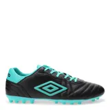 Championes de fútbol 11 Umbro modelo Touch AT, color negro con detalles en naranja vibrante. Presentan el logo de la marca en el lateral y una suela con tapones diseñada para césped natural.