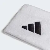 Par de muñequeras deportivas Adidas color blanco, con logo bordado en negro.