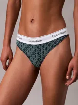 Bombacha tipo colaless Calvin Klein de tiro alto, confeccionada en una mezcla de algodón y modal. Presenta un estampado geométrico con el logo de la marca y una banda elástica blanca en la cintura con el nombre de la marca repetido.