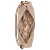 Cartera tipo hobo Guess modelo Danya, color beige, con estructura de cuero sintético texturizado, cierre superior y asa de hombro con detalle trenzado. Incluye dije colgante con candado y logo metálico triangular en el frente.