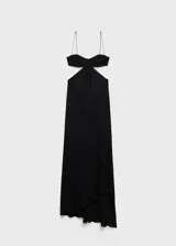Vestido largo de fiesta color negro, con diseño recto y tirantes finos. Presenta un escote pronunciado y detalles cut-out en los laterales, con un bajo asimétrico y forro interior.