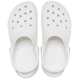 Zuecos Crocs Classic Platform color negro, con suela de plataforma elevada y tira trasera ajustable.
