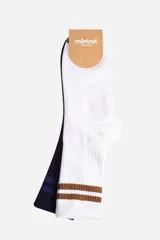 Pack de medias 3/4 de la marca Mistral, confeccionadas en tejido suave y flexible. El diseño incluye un par blanco con dos franjas horizontales marrones en la caña y un par azul marino con dos franjas horizontales azules más oscuras.